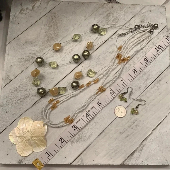 2/$30 Seashell Bead  Necklace & Earrings - Picture 5 of 5
